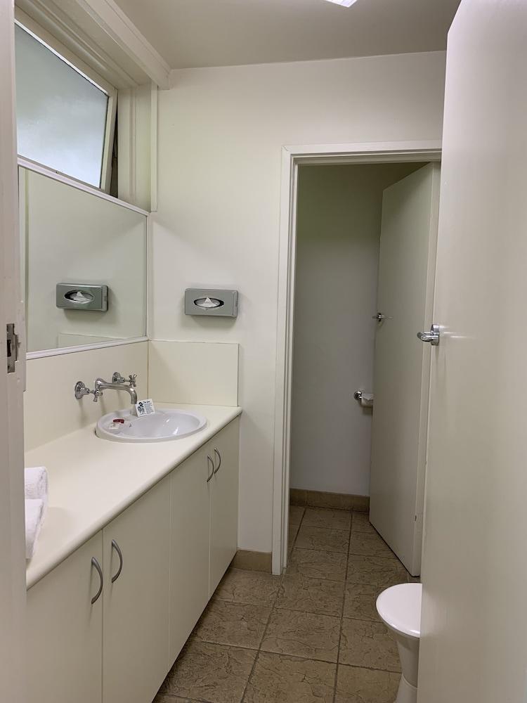 Albert Heights Serviced Apartments Мелбърн Екстериор снимка