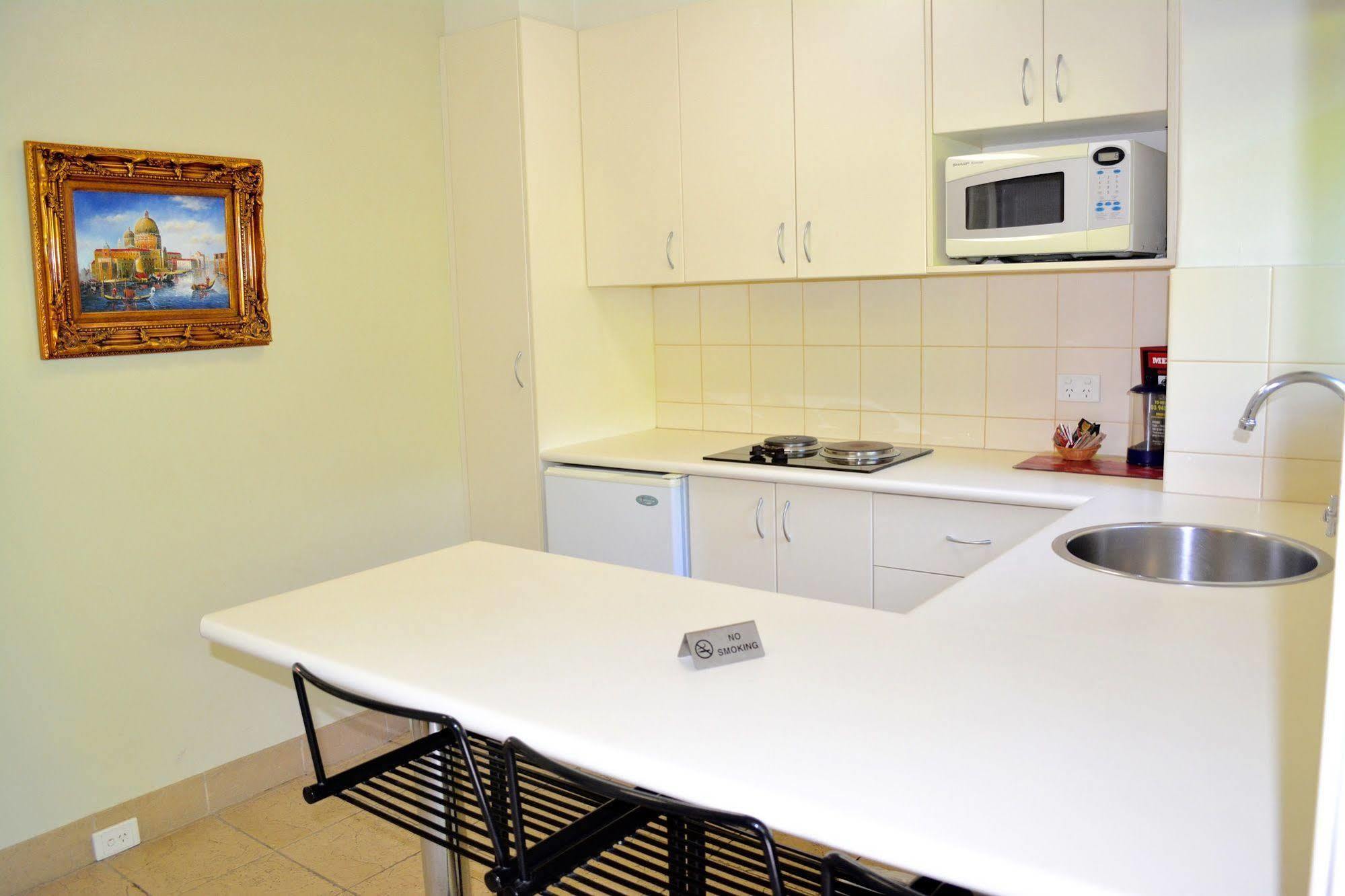 Albert Heights Serviced Apartments Мелбърн Екстериор снимка
