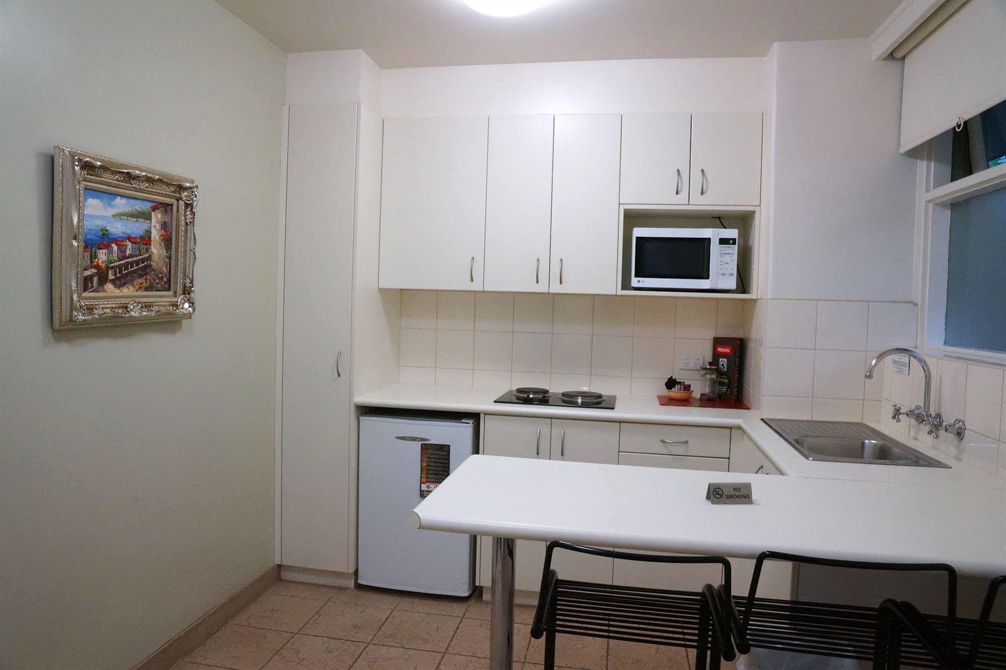 Albert Heights Serviced Apartments Мелбърн Екстериор снимка