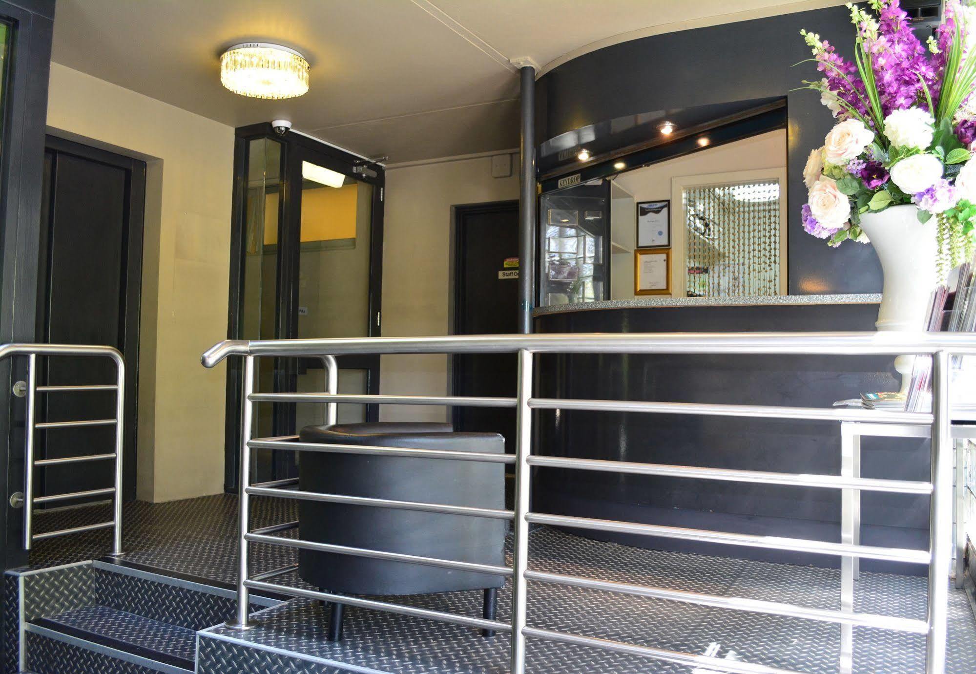 Albert Heights Serviced Apartments Мелбърн Екстериор снимка
