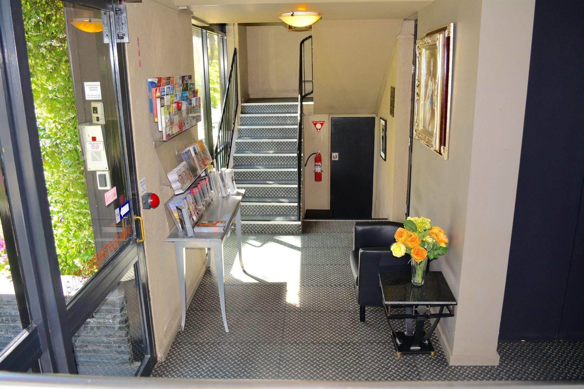Albert Heights Serviced Apartments Мелбърн Екстериор снимка