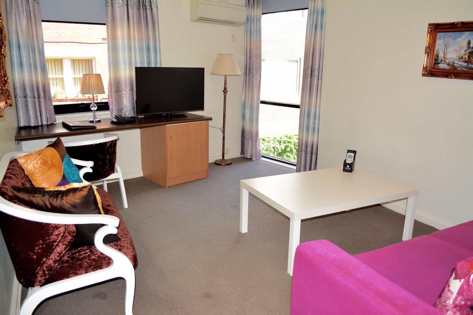 Albert Heights Serviced Apartments Мелбърн Екстериор снимка