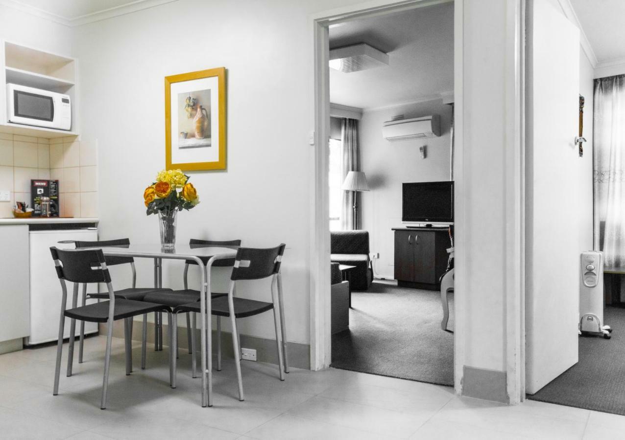 Albert Heights Serviced Apartments Мелбърн Екстериор снимка