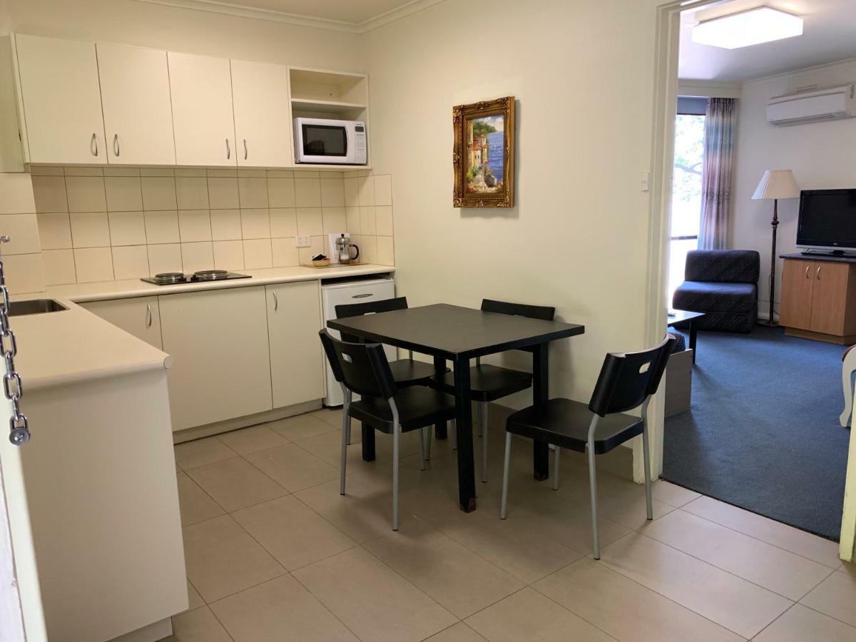 Albert Heights Serviced Apartments Мелбърн Екстериор снимка