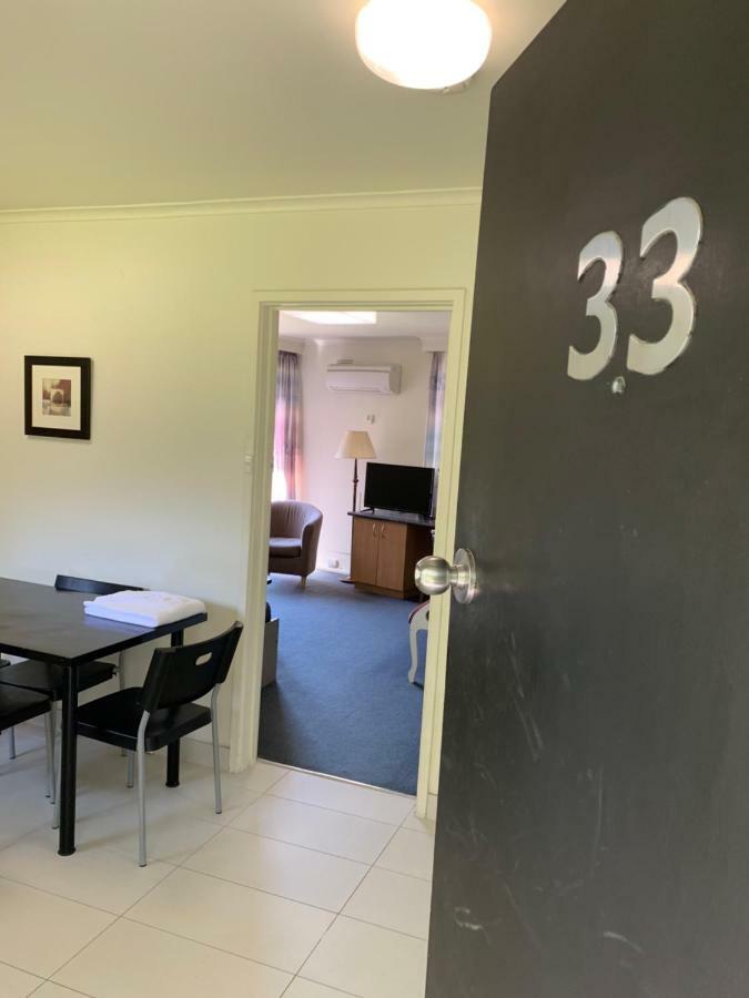 Albert Heights Serviced Apartments Мелбърн Екстериор снимка