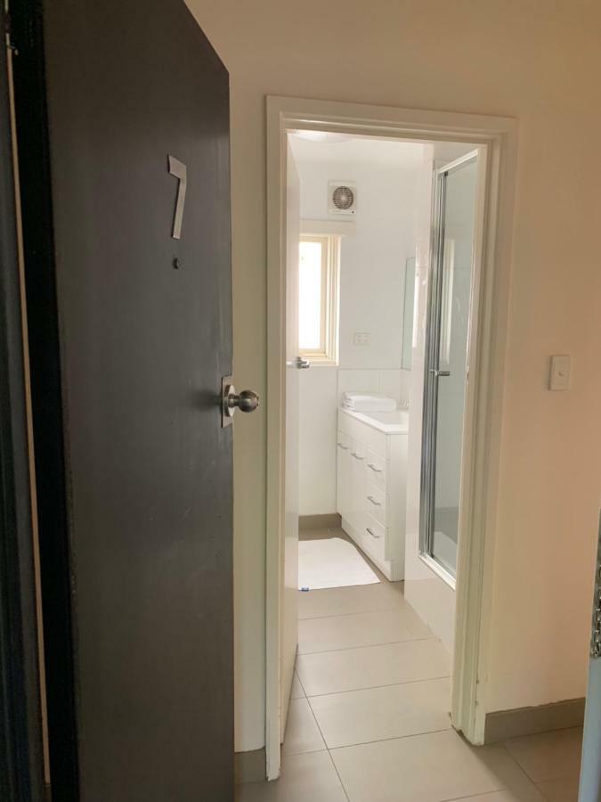 Albert Heights Serviced Apartments Мелбърн Екстериор снимка