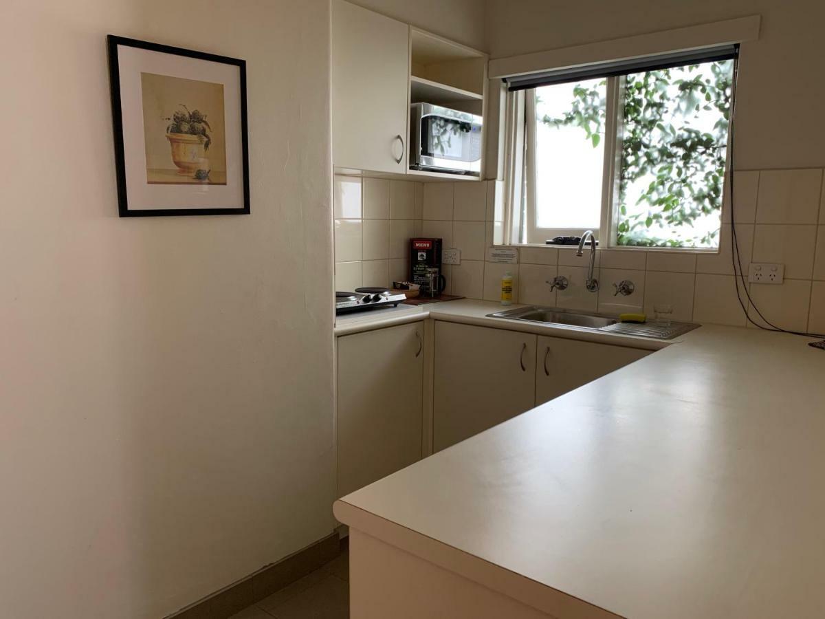 Albert Heights Serviced Apartments Мелбърн Екстериор снимка
